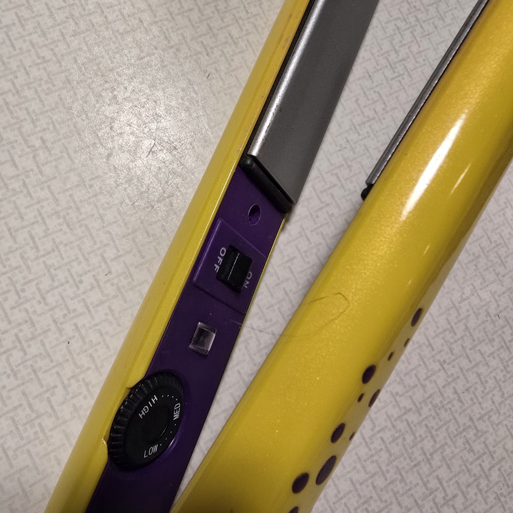 BedHead Yellow and Black Hair Straightener - Picture 7 of 8